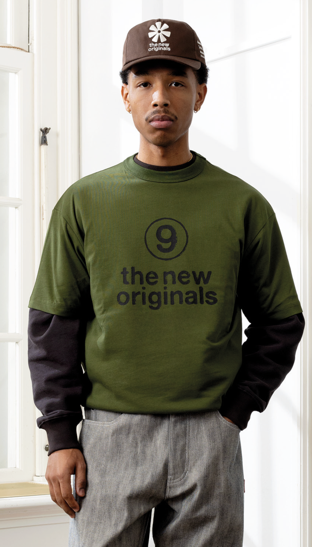 9 Emblem Tee | Gold Moss