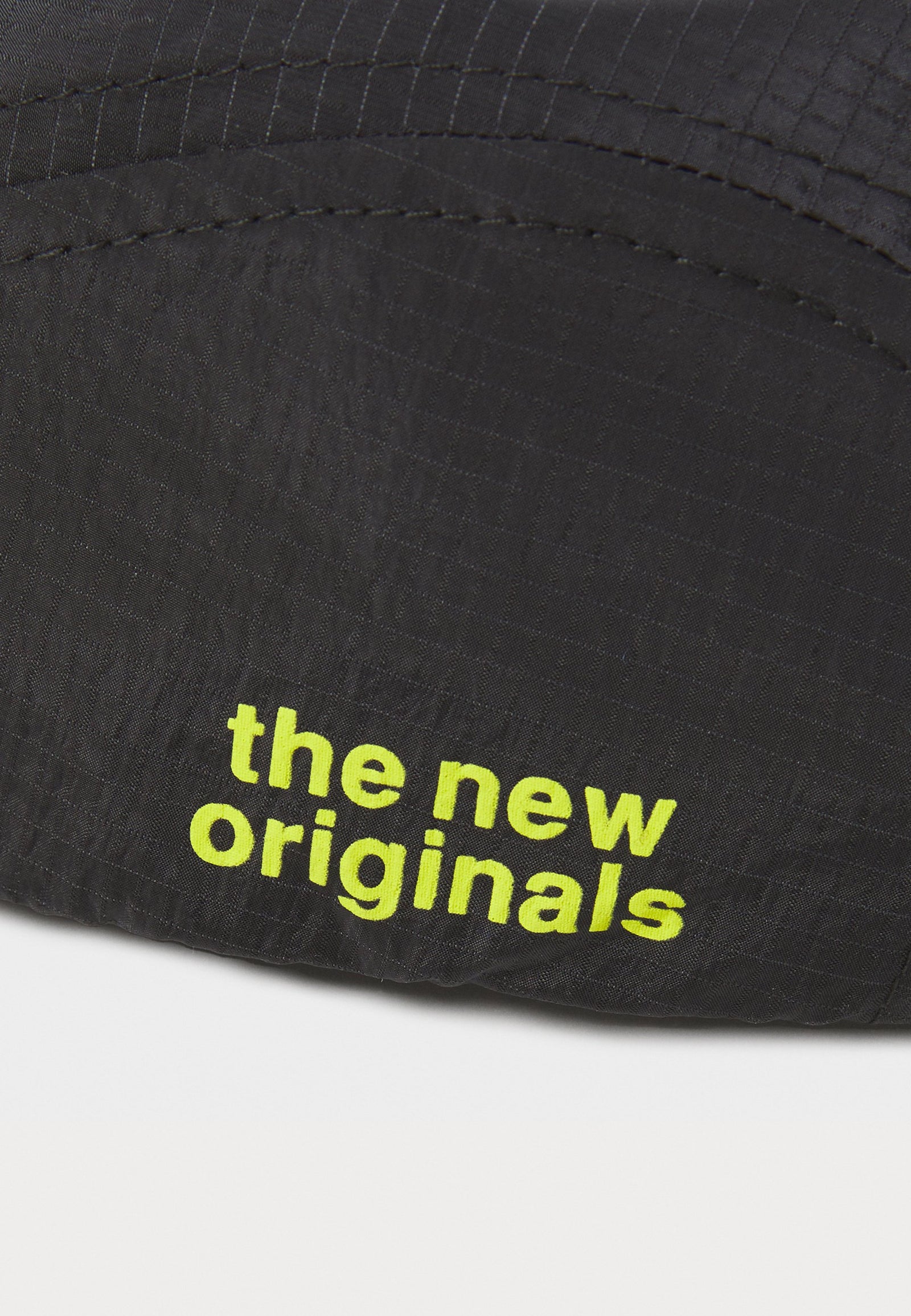 9-Dots Runner Cap Black | Black